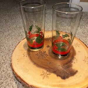 Vintage pair of 2 Libbey flat bottomed Holly & Berries design glasses